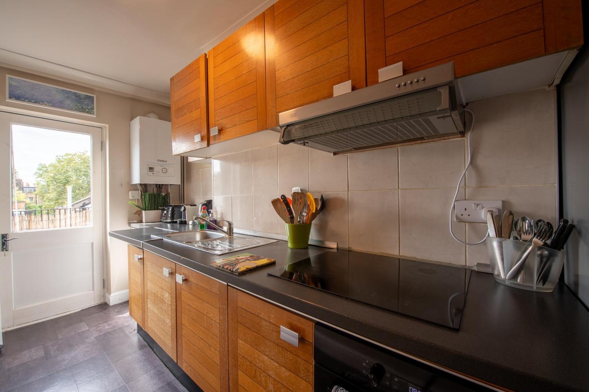 Modernised Apartments 1 And 2 Bedrooms Option Terrace And Balcony High Street Londýn Exteriér fotografie